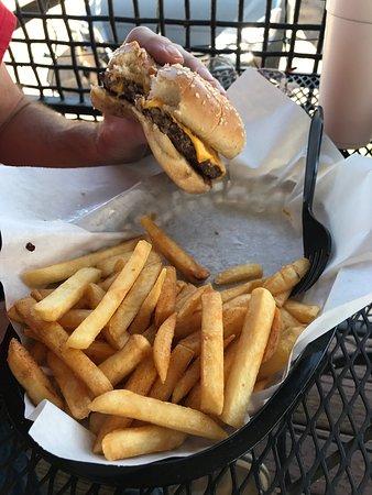 Nino's Greek Cafe
