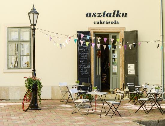 Asztalka