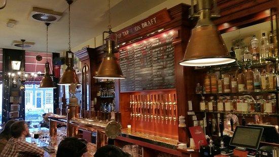 Arendsnest Dutch Beer Bar