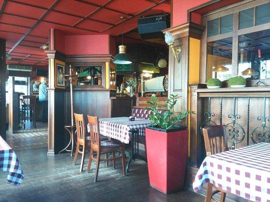 The Red Apple Pub