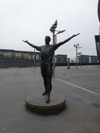 Tony Adams statue