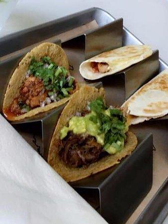 Los Tacos de Lola