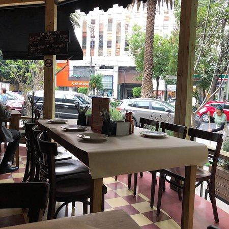La Docena Oyster Bar & Grill