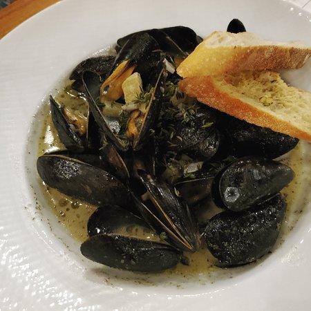 Augie's Mussel House