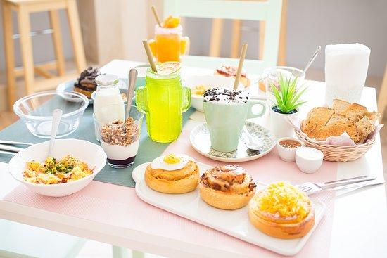 Rolls Brunch & Cafe