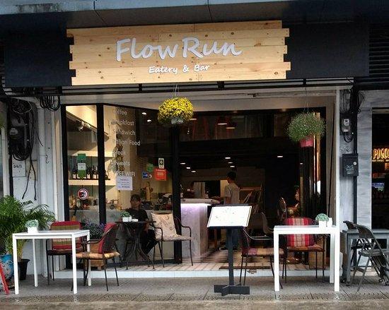FlowRun Eatery and Bar