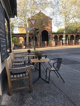 Moa - Cafe & Bar