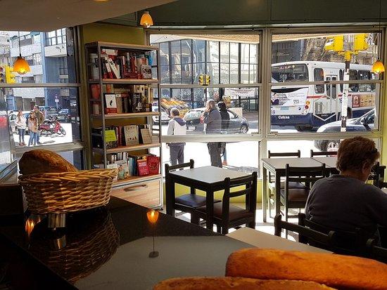 Iki Bistro Cafe & Libros