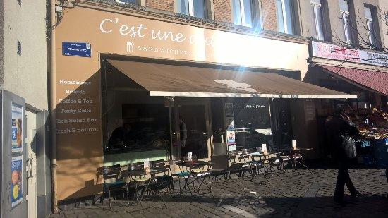 C'est Une Autre Histoire