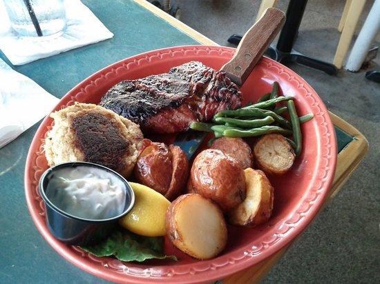 Lighthouse Beach Bar & Grille