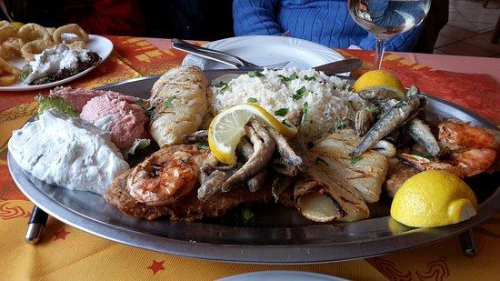 Taverna Levkos Pyrgos