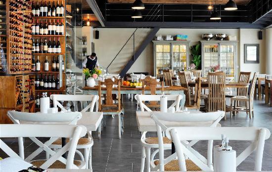 Primi River Lounge