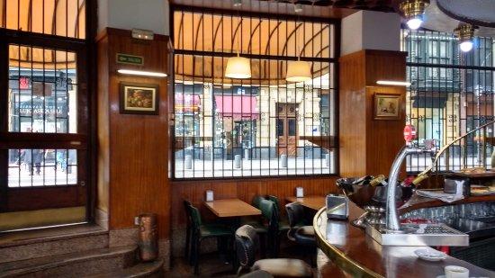 Bar Collins