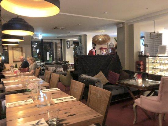 Simple & Irresistible Thai Restaurant