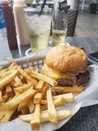 El Local Burger y Pizza