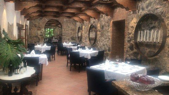 Pistilos Restaurant