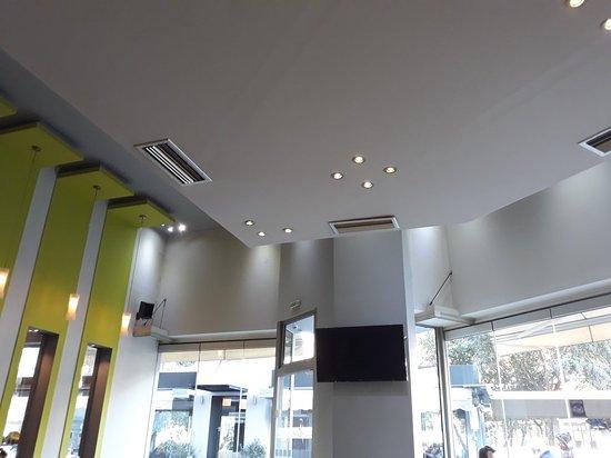 Papagalos Cafe