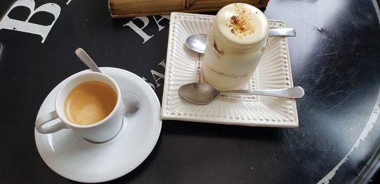 Delicia Delizia Gelateria e Cafe