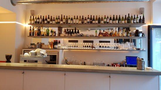 Kiang Winebar