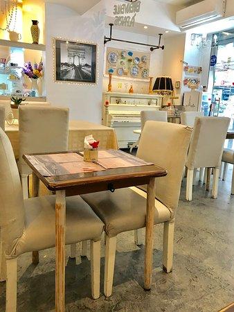 Paris Cafe Resto