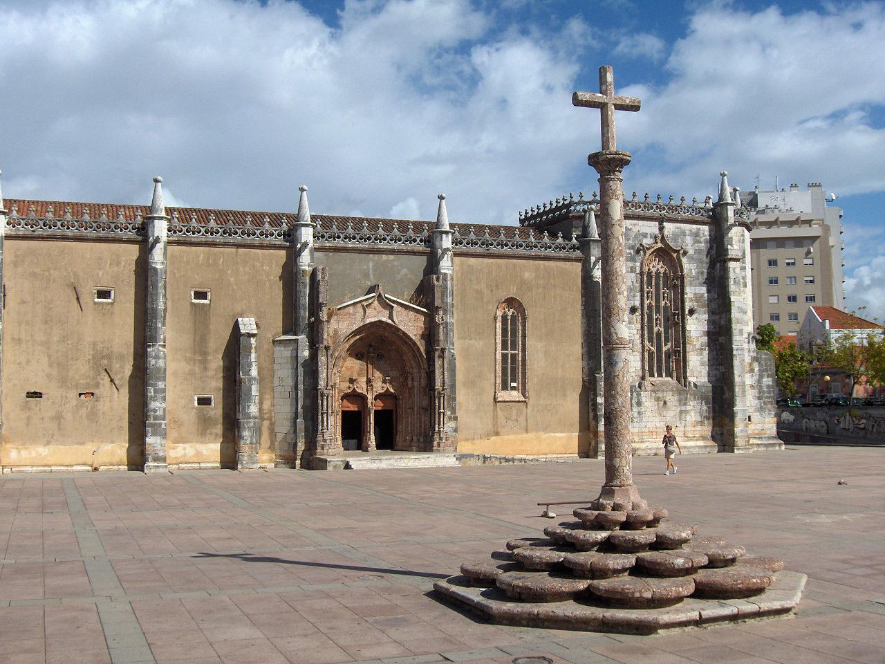 Igreja do antigo Mosteiro de Jesus e claustro