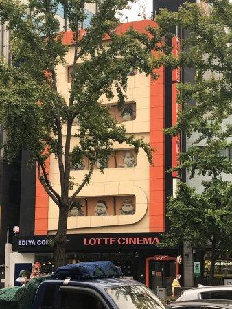 Lotte Cinema Broadway
