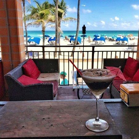 Red Pelican Bar and Hookah Lounge