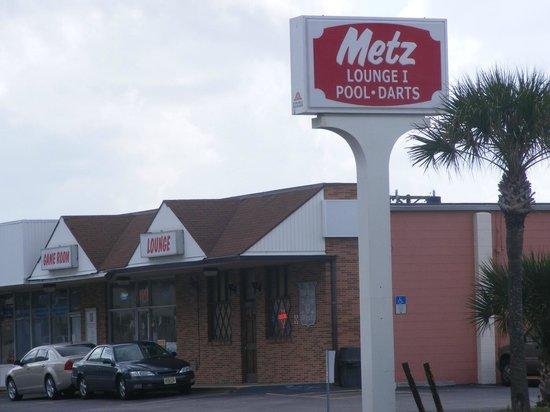 Metz Lounge I