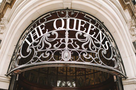 The Queens Pub