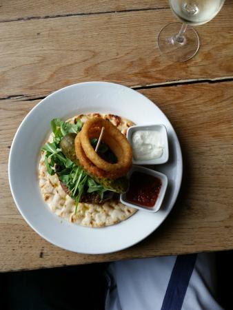 Queen's Head & Artichoke