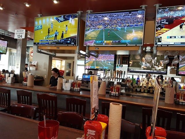 Pluckers Wing Bar