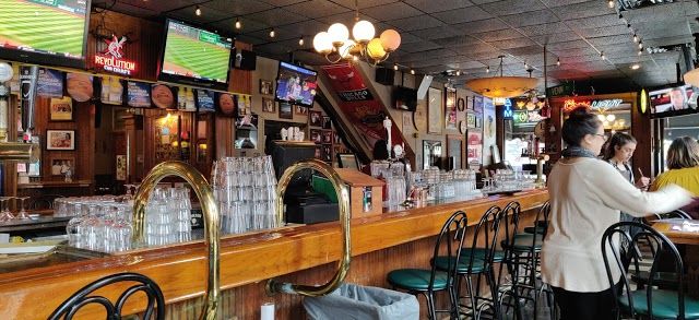 Hawkeye's Bar & Grill