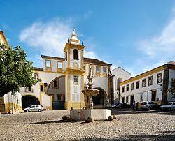 Claustros existentes no convento anexo à Igreja de São Bernardo
